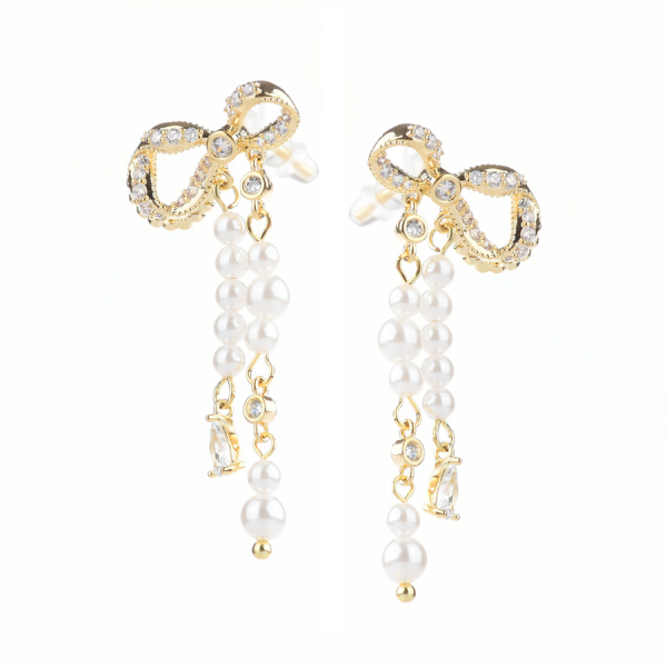 lady's earrings   0165093