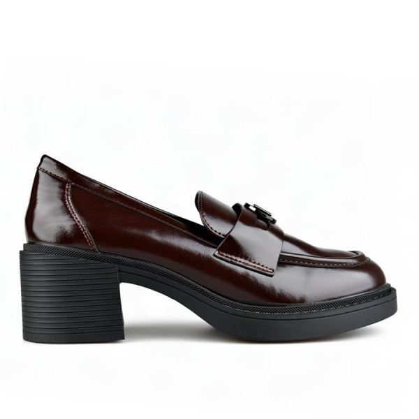 lady's shoes synthetic leather brown